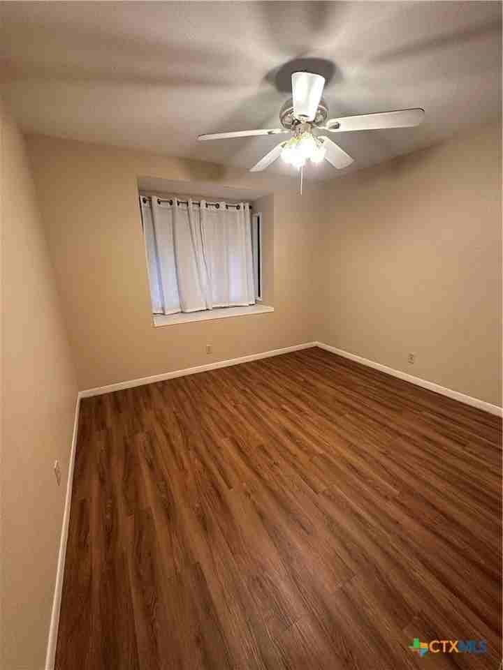 208 Versailles St - Photo 5 of 13