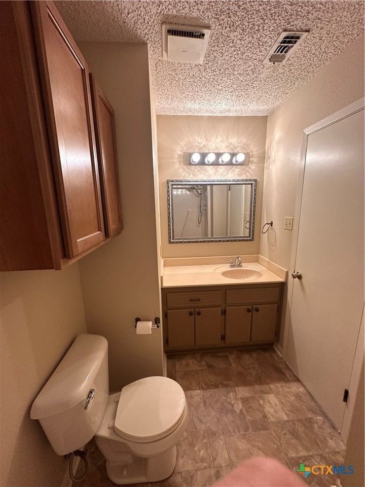 208 Versailles St - Photo 6 of 13