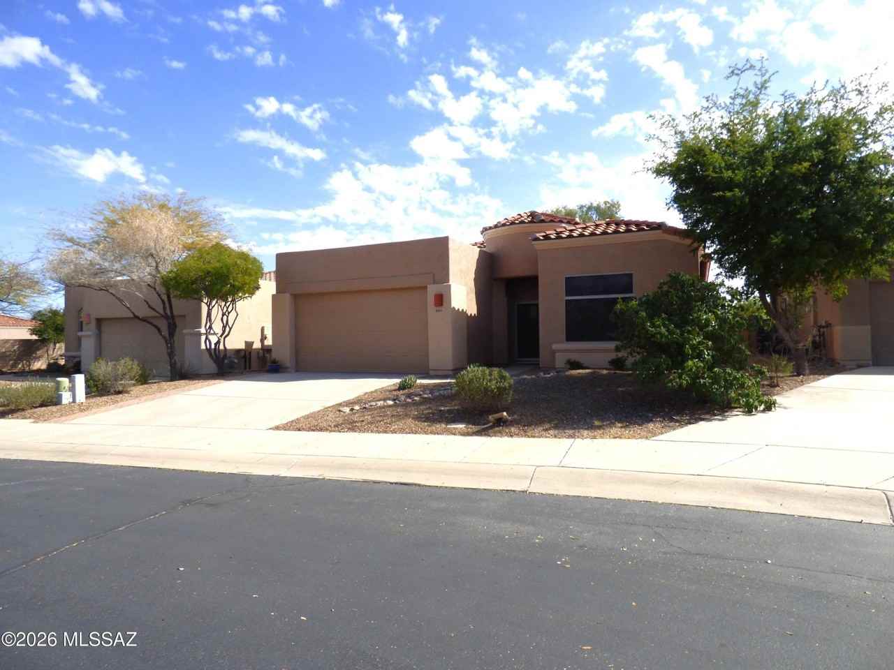 8450 N Sunny Rock Ridge Dr - Photo 2 of 34