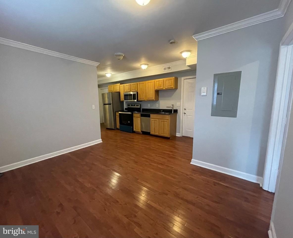 1700 Capitol Ave Ne Apt 4 #4 - Photo 3 of 6