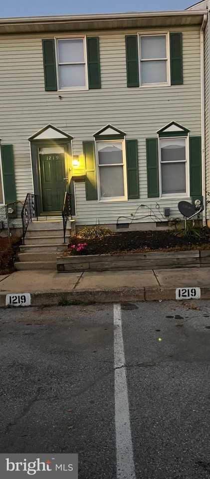 1219 Apple St - Photo 2 of 20