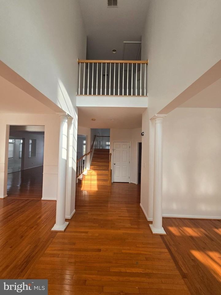 1702 Allerford Dr - Photo 3 of 24