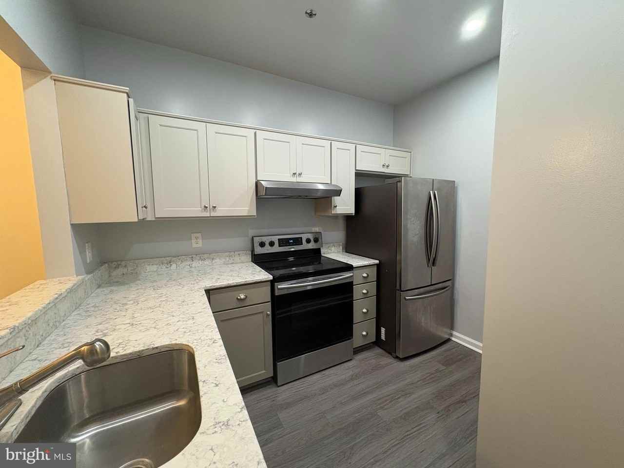 606 Moonglow Rd Apt 103 #103 - Photo 4 of 21