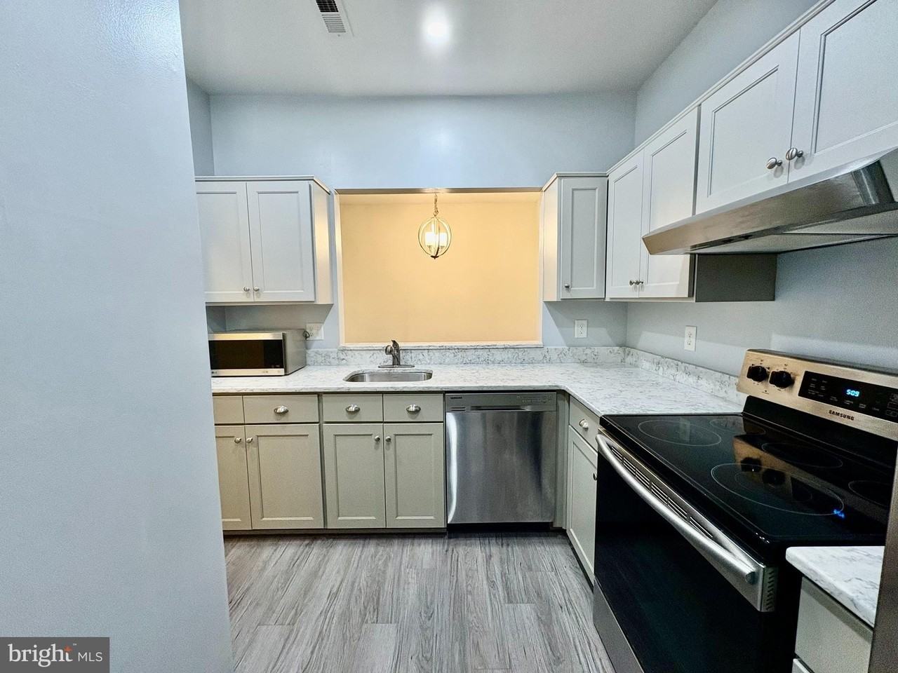 606 Moonglow Rd Apt 103 #103 - Photo 6 of 21