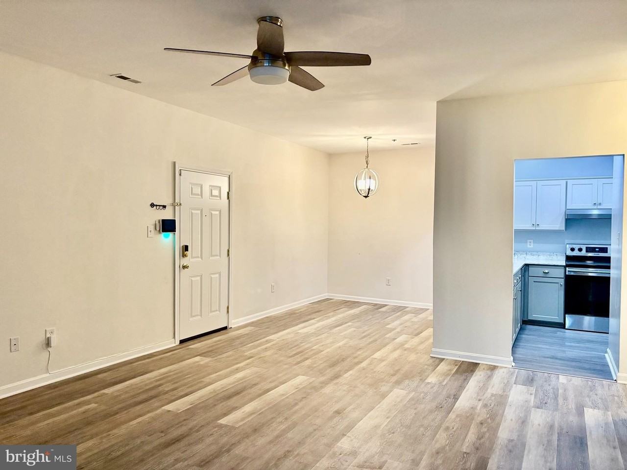 606 Moonglow Rd Apt 103 #103 - Photo 4 of 21