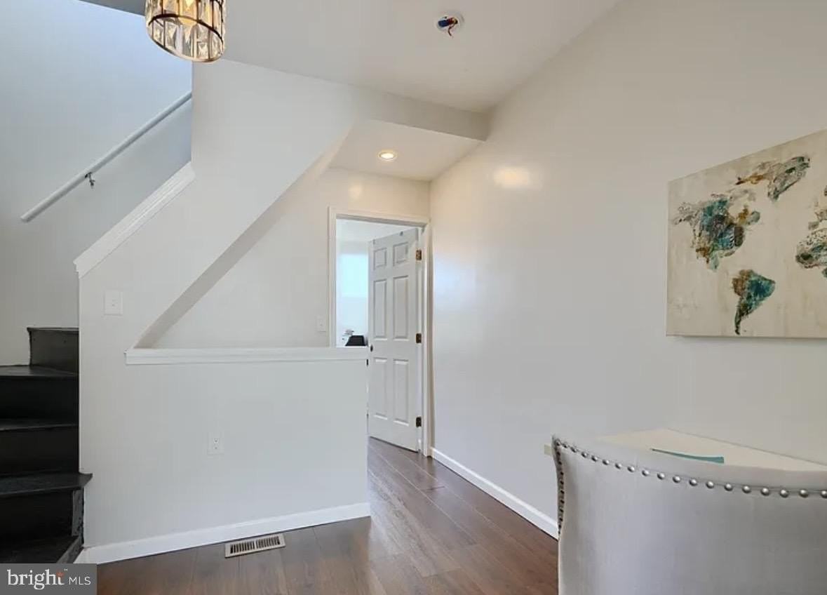 2242 E Fairmount Ave - Photo 3 of 8