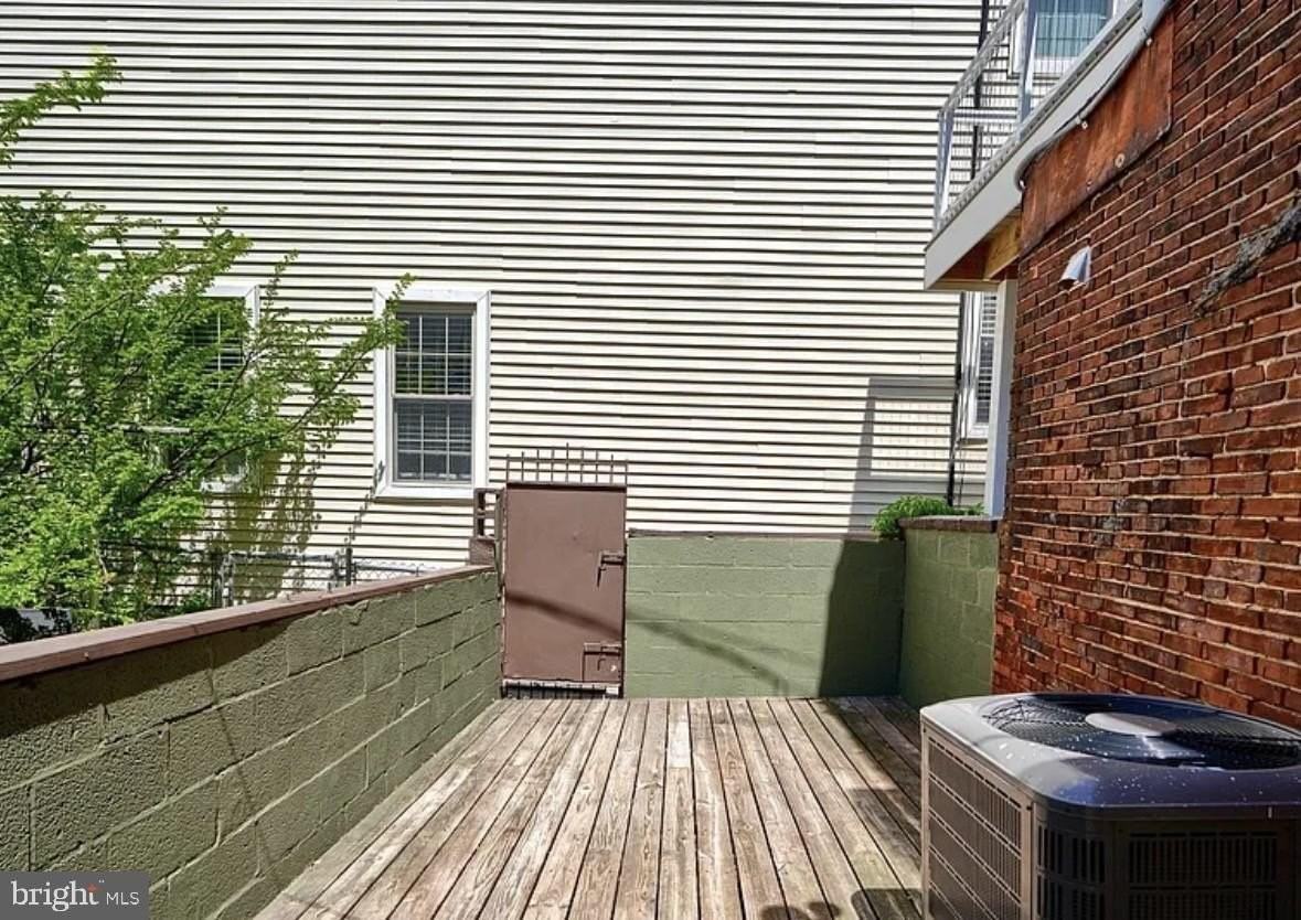 2242 E Fairmount Ave - Photo 6 of 8