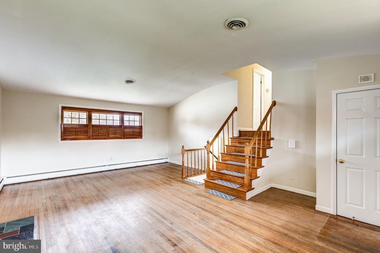 2119 Eastridge Rd - Photo 3 of 39