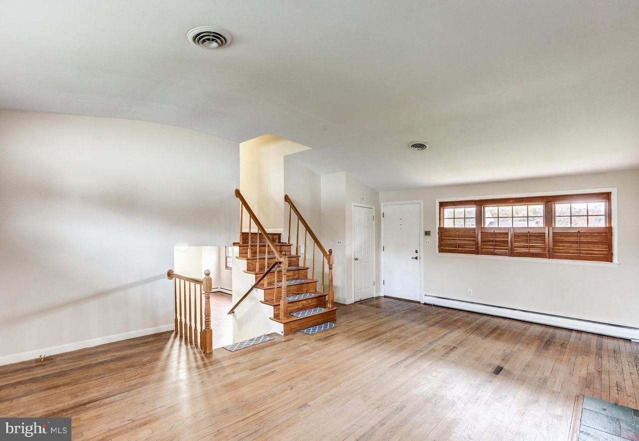 2119 Eastridge Rd - Photo 4 of 39