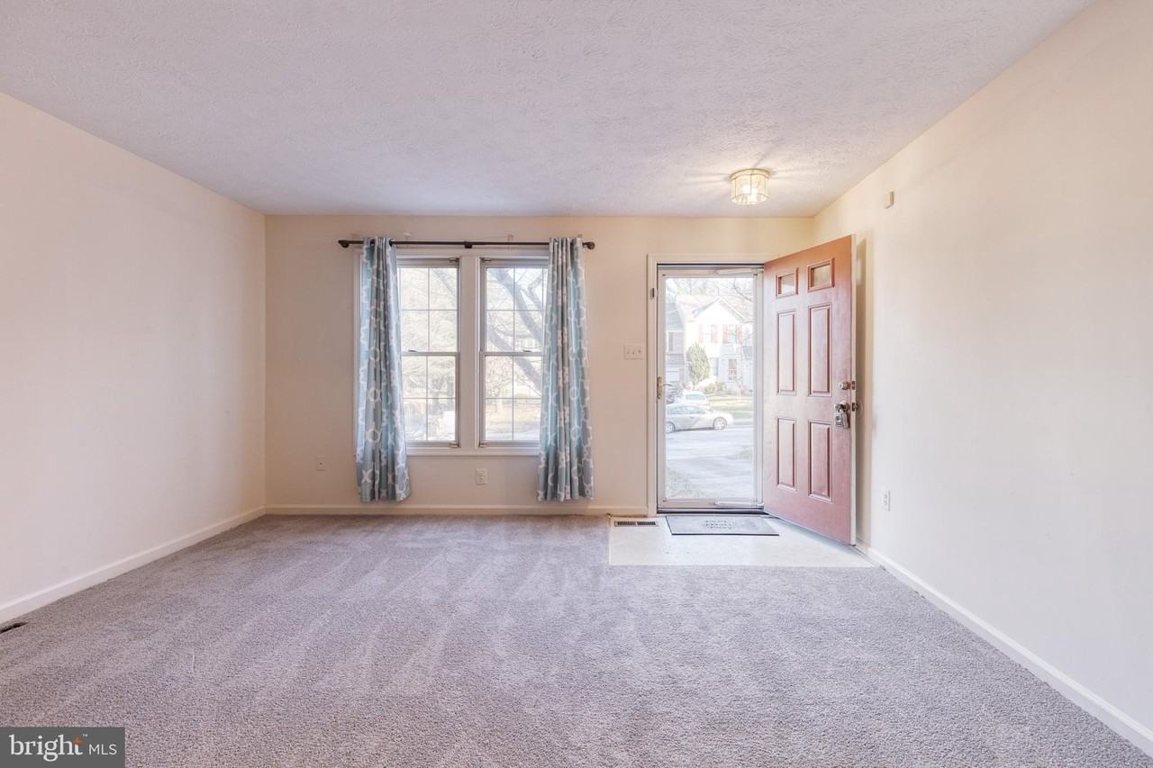 5 Weyanoke Ct - Photo 6 of 38