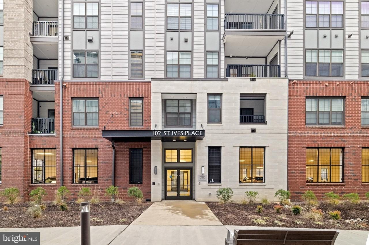 102 Saint Ives Pl Apt 404 #404 - Photo 2 of 32