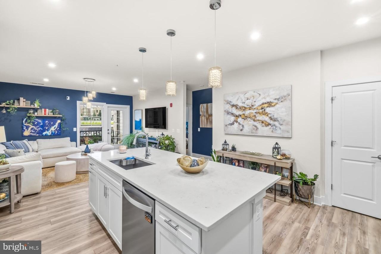 102 Saint Ives Pl Apt 404 #404 - Photo 7 of 32