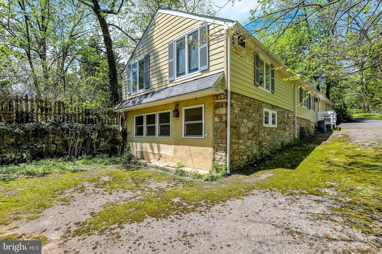 5496 YORK Road unit: Carriage House - Photo 2 of 34