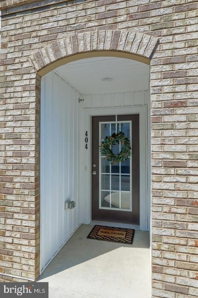 404 Mayer Pl - Photo 2 of 15