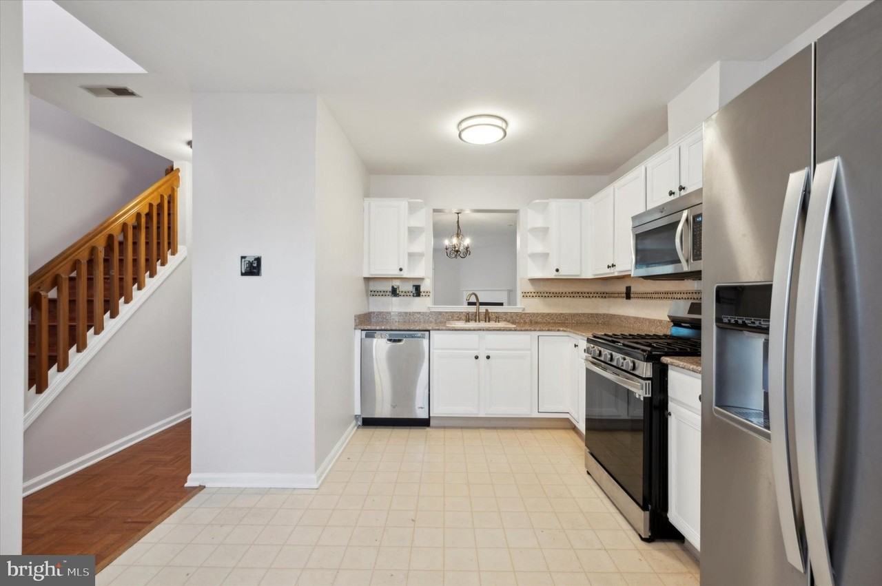 703 Evergreen Ct - Photo 5 of 24