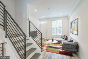 featured image of 1526 W Seybert St