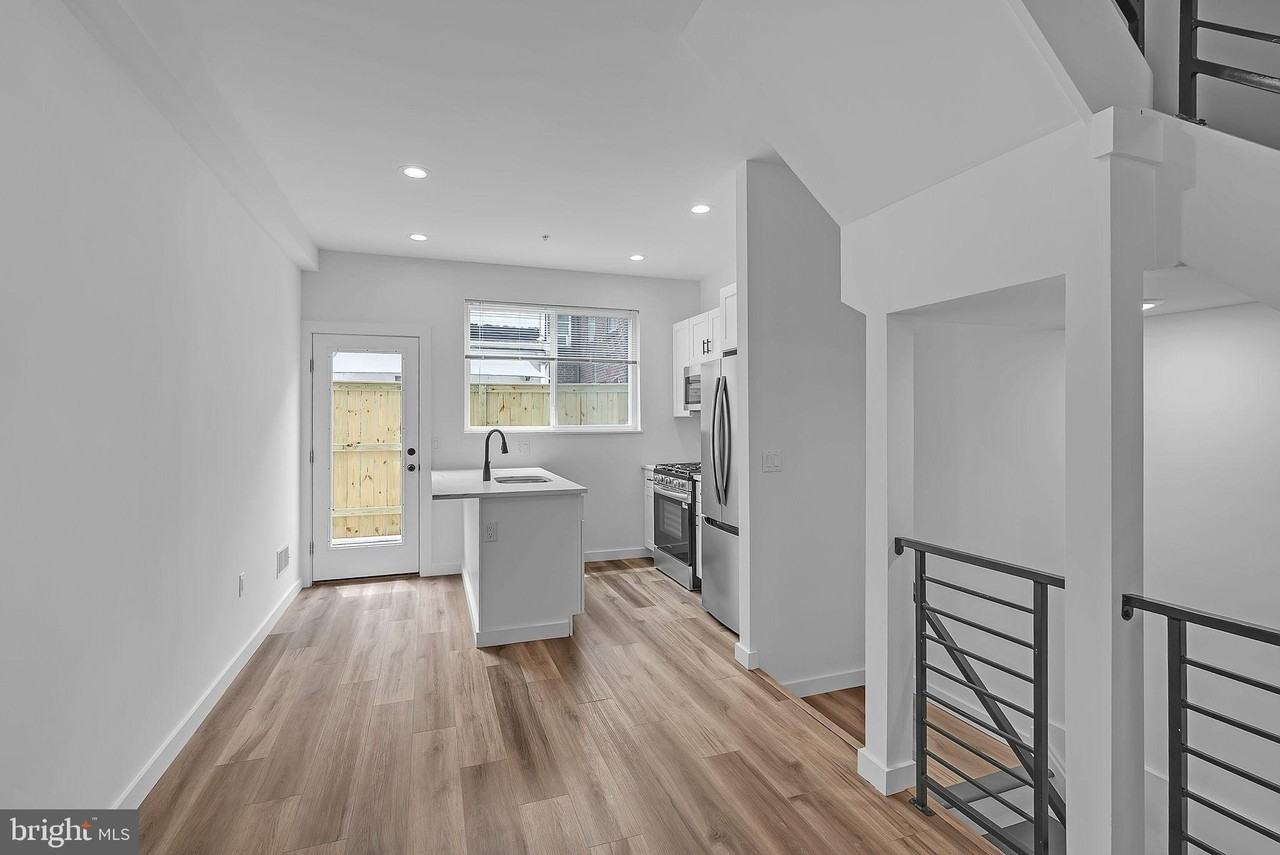 1526 W Seybert St - Photo 6 of 32