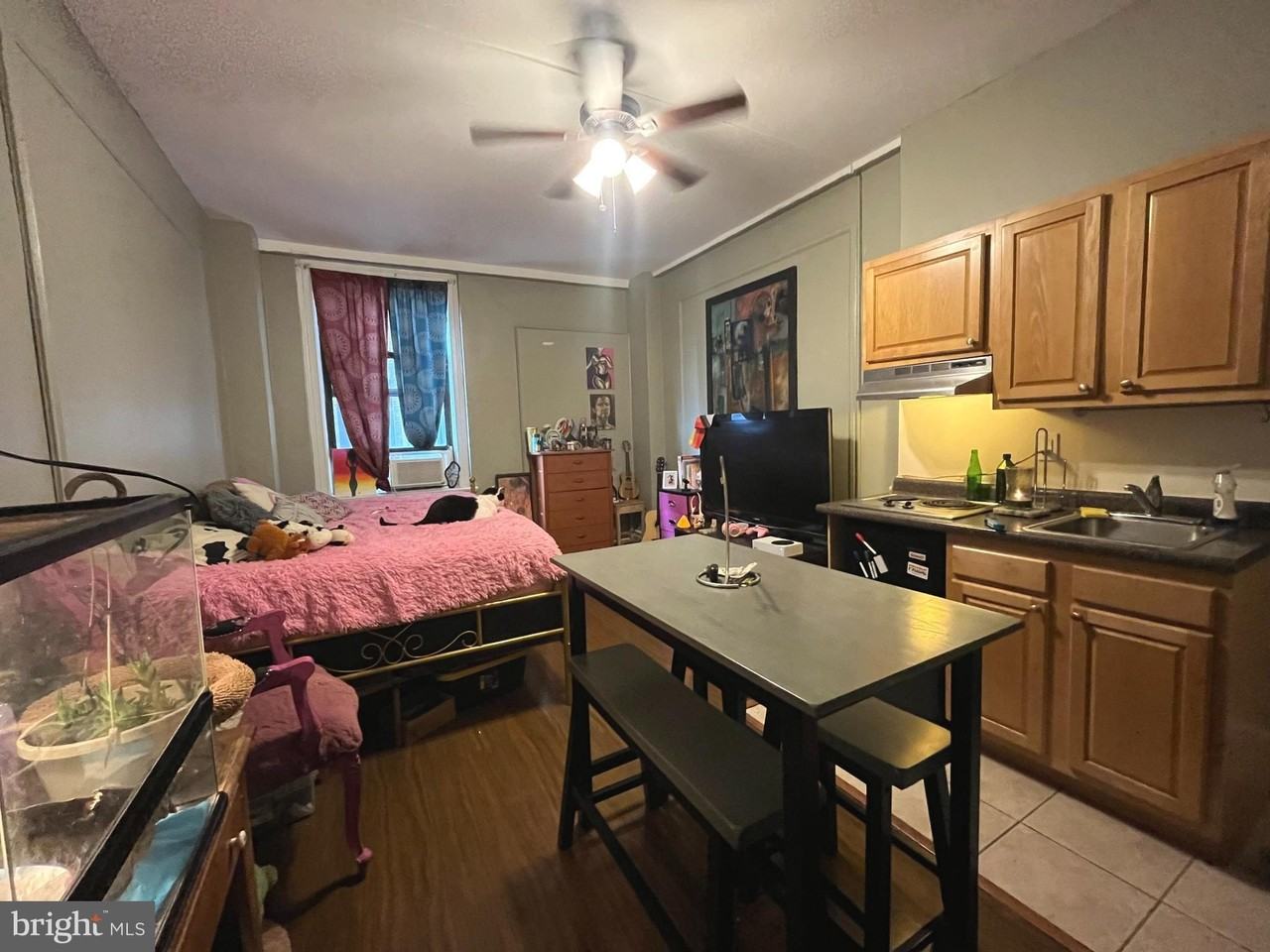 1324 Locust St Apt 501 #501 - Photo 4 of 8