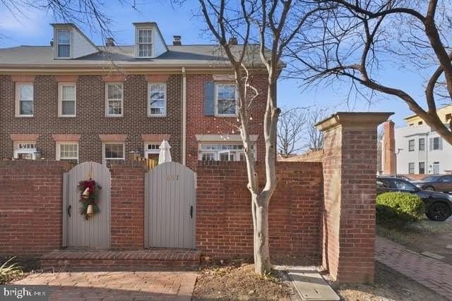 657 S Columbus St - Photo 2 of 25