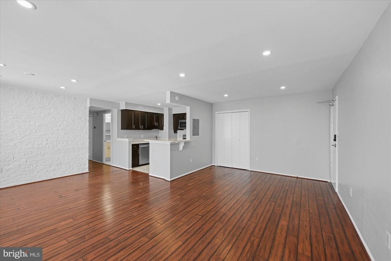 4 S Van Dorn St Apt 204 #204 - Photo 5 of 21