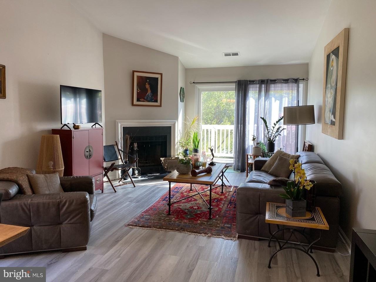 2970 Yarling Ct - Photo 2 of 24