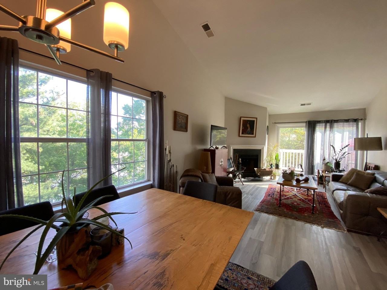 2970 Yarling Ct - Photo 3 of 24