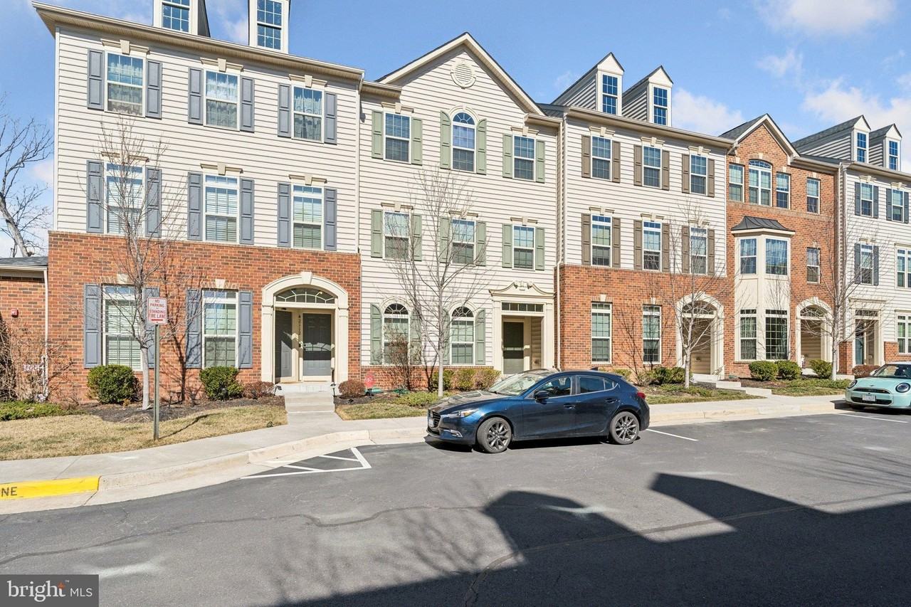 42116 Piebald Sq - Photo 3 of 34