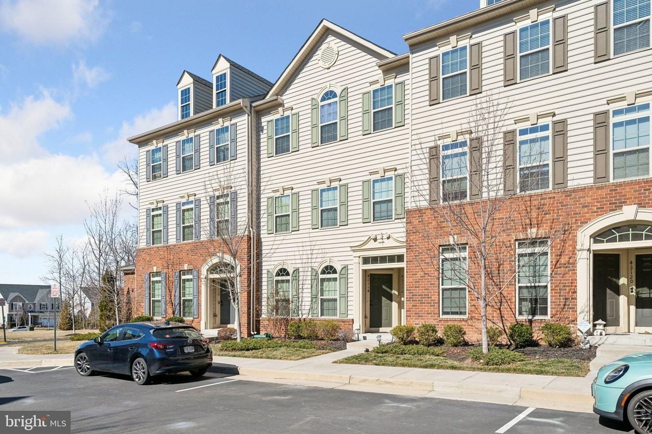 42116 Piebald Sq - Photo 4 of 34