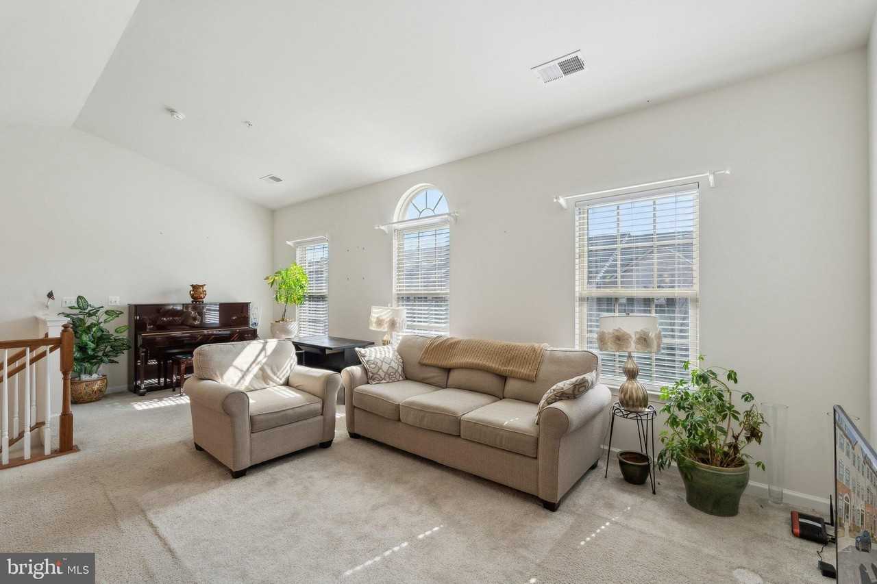 42116 Piebald Sq - Photo 7 of 34