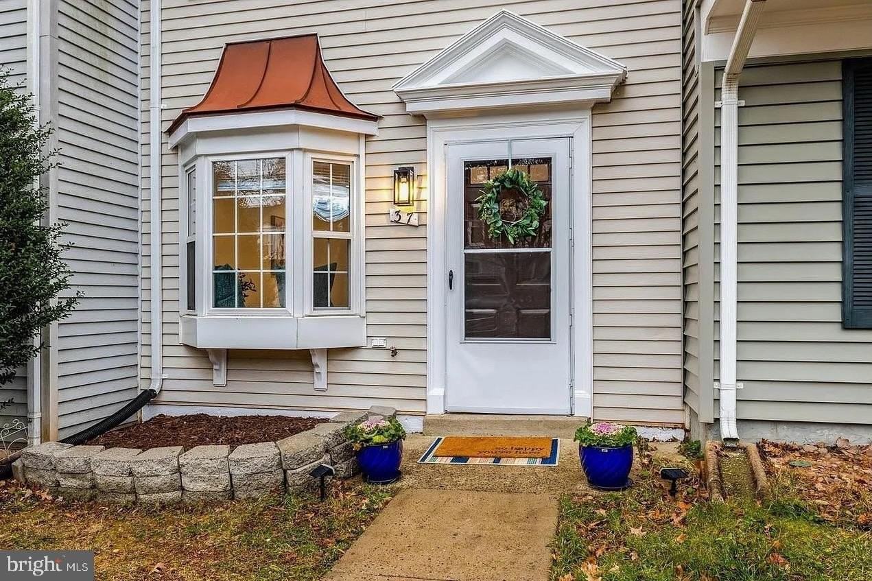 37 Alden Ct - Photo 3 of 36