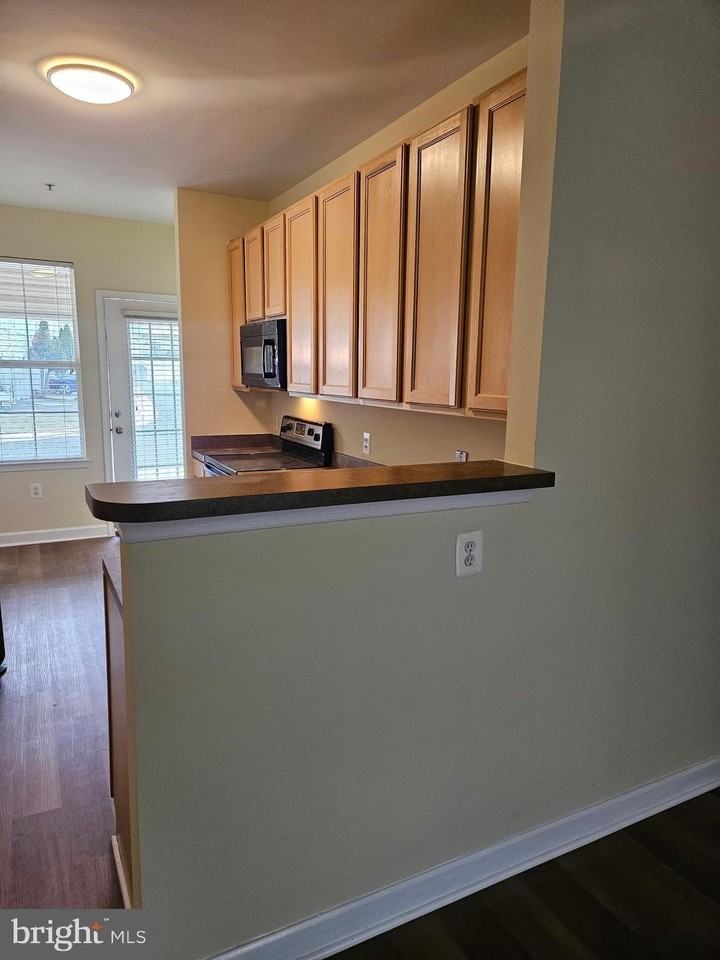 22763 Fountain Grove Sq - Photo 4 of 15