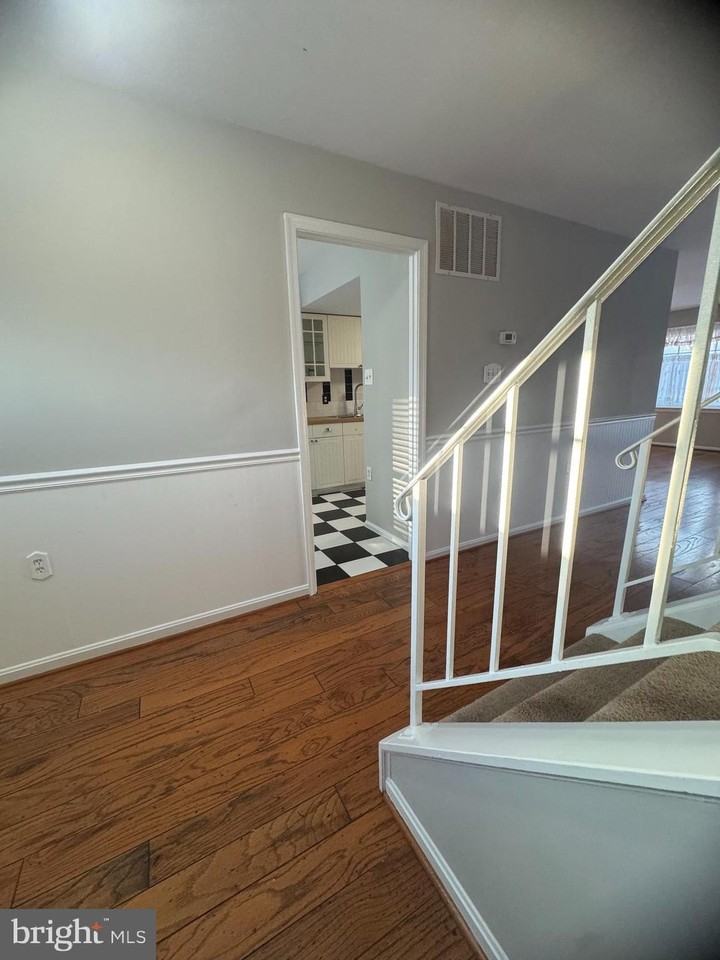 2908 Seminole Rd - Photo 6 of 32