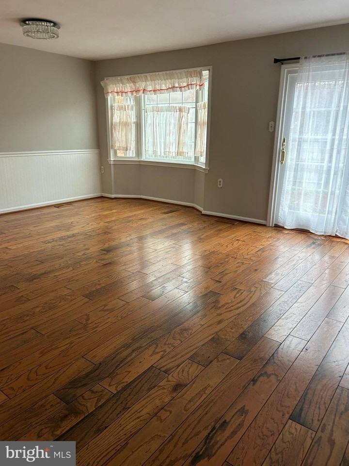 2908 Seminole Rd - Photo 7 of 32