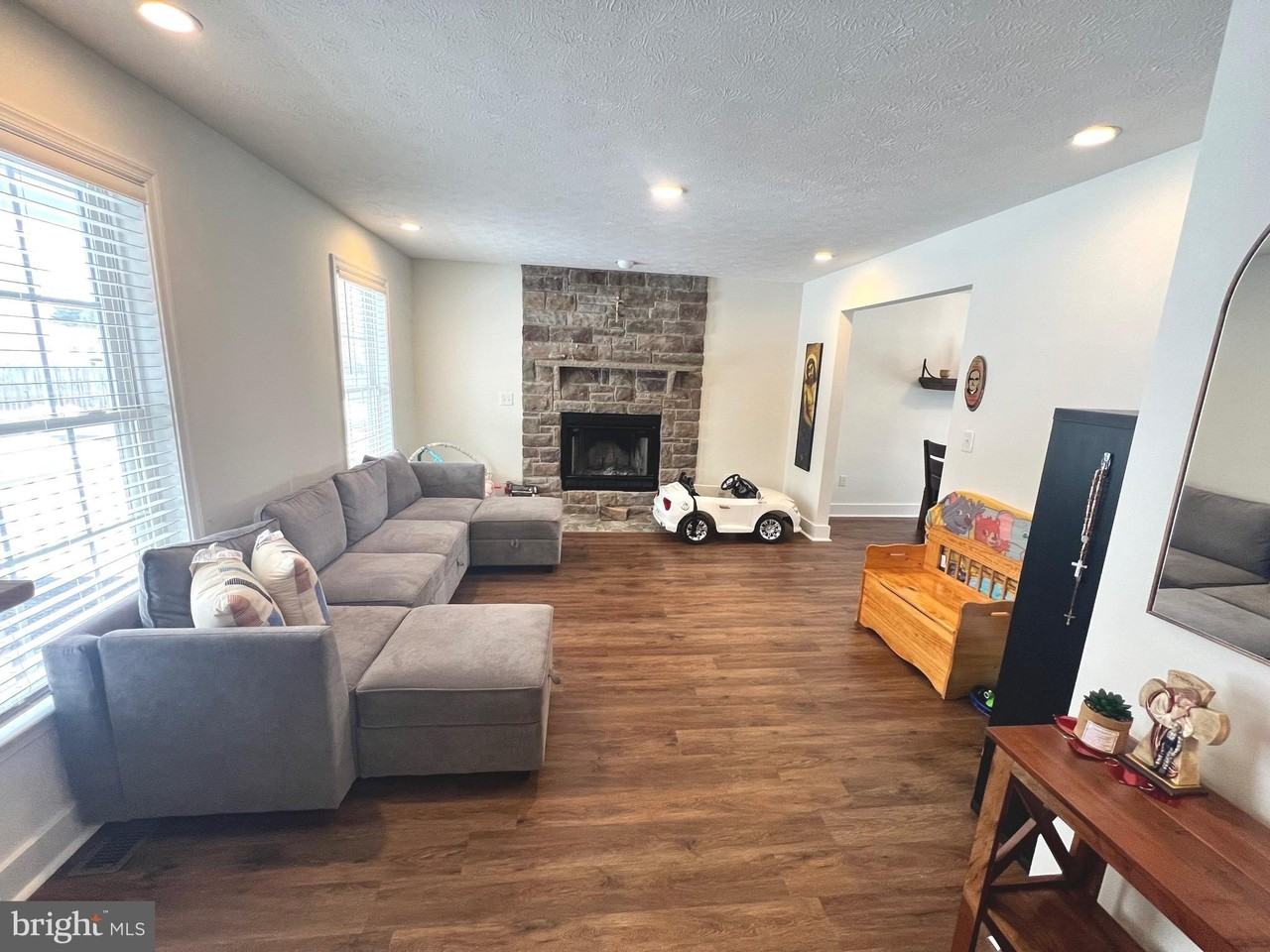 2405 Gifhorn Ct - Photo 6 of 40