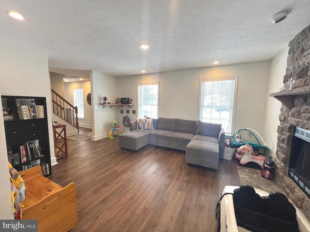 2405 Gifhorn Ct - Photo 7 of 40