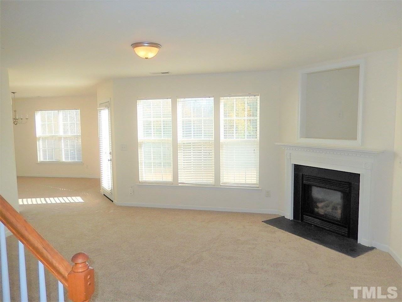 1421 Springshire Ct - Photo 4 of 29