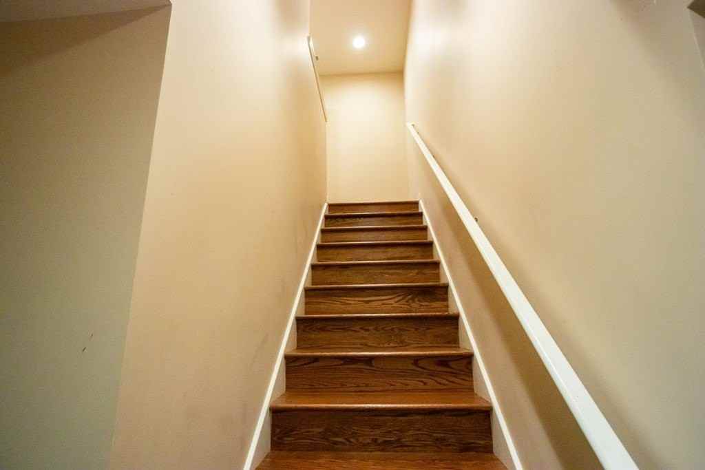 221 N Oak Ave - Photo 2 of 11