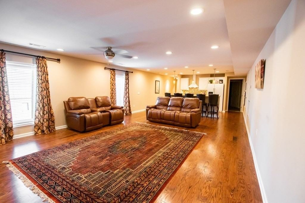 221 N Oak Ave - Photo 3 of 11