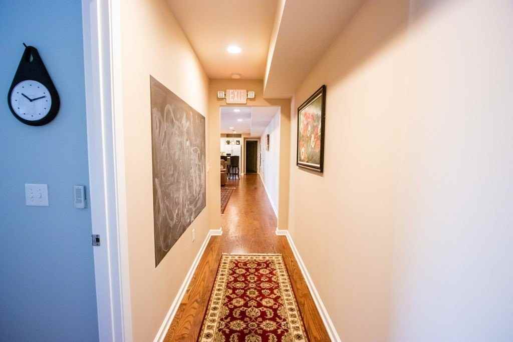 221 N Oak Ave - Photo 4 of 11