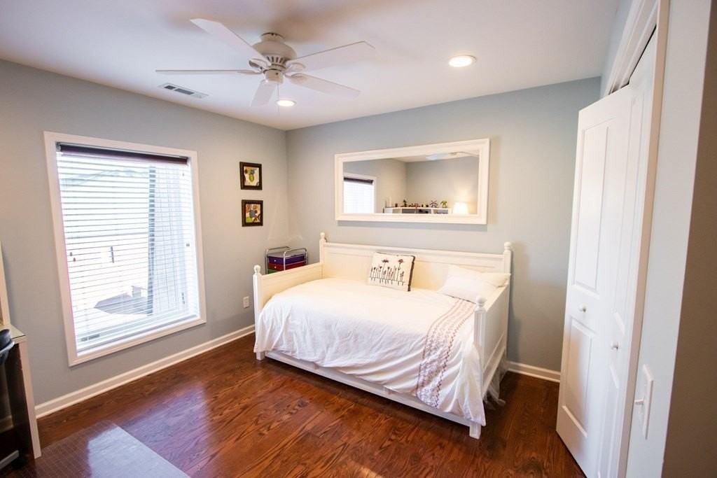 221 N Oak Ave - Photo 7 of 11