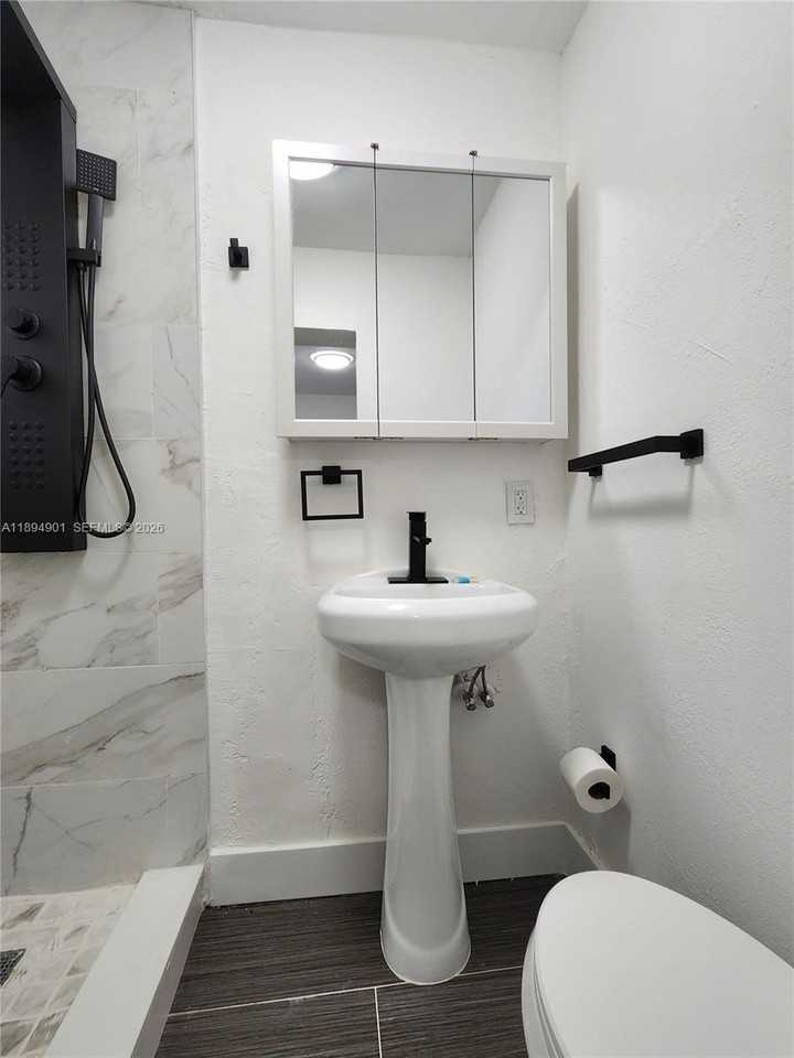 5934 Buchanan St #4 - Photo 7 of 8