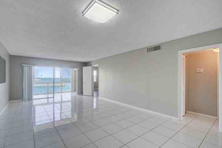 410 Wilma Circle #303 - Photo 4 of 8