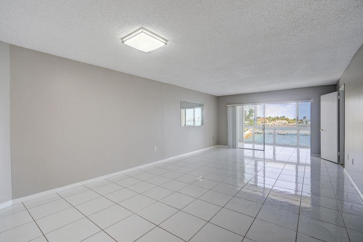 410 Wilma Circle #303 - Photo 5 of 8