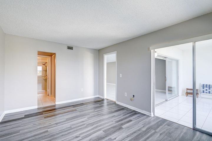 410 Wilma Circle #303 - Photo 6 of 8