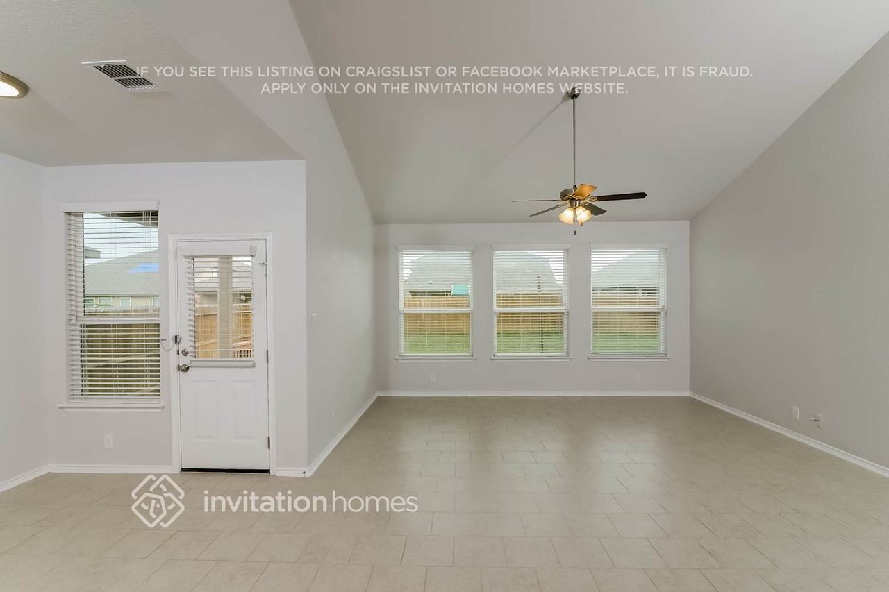 13815 Murphy Hvn - Photo 2 of 16