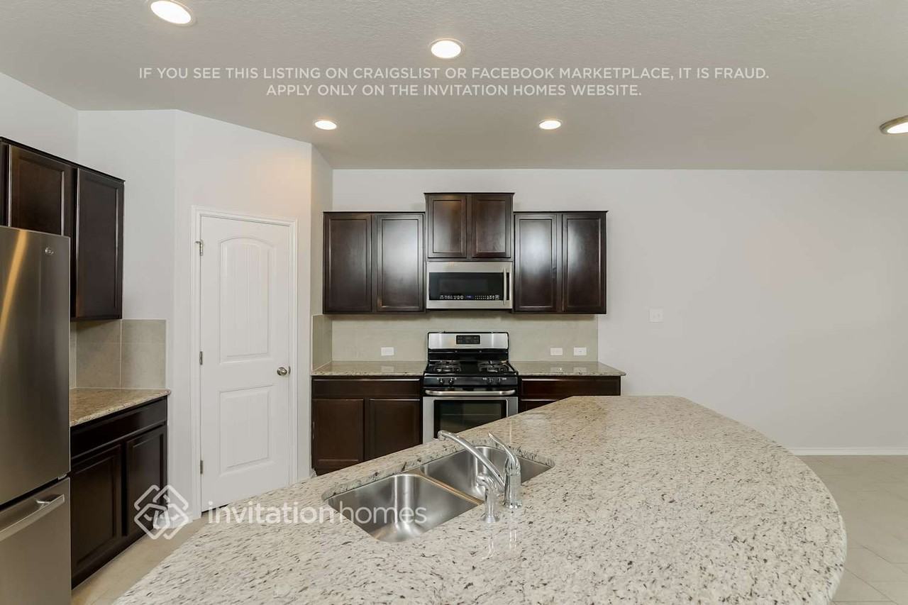 13815 Murphy Hvn - Photo 5 of 16