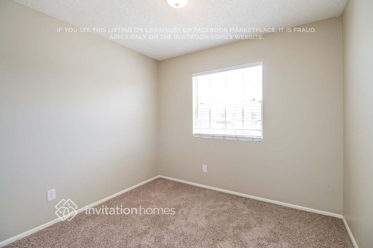 18424 N 56th Ave - Photo 6 of 14