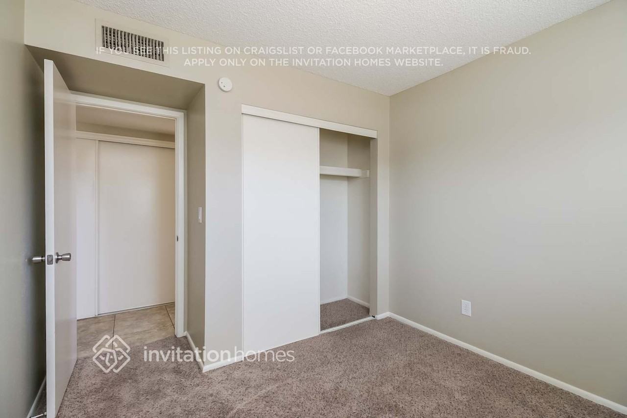 18424 N 56th Ave - Photo 5 of 14