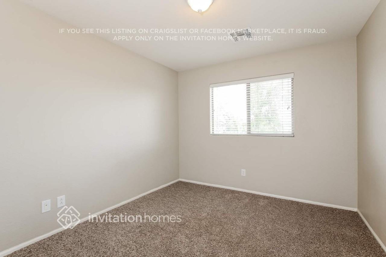 4617 W Fawn Dr - Photo 3 of 9