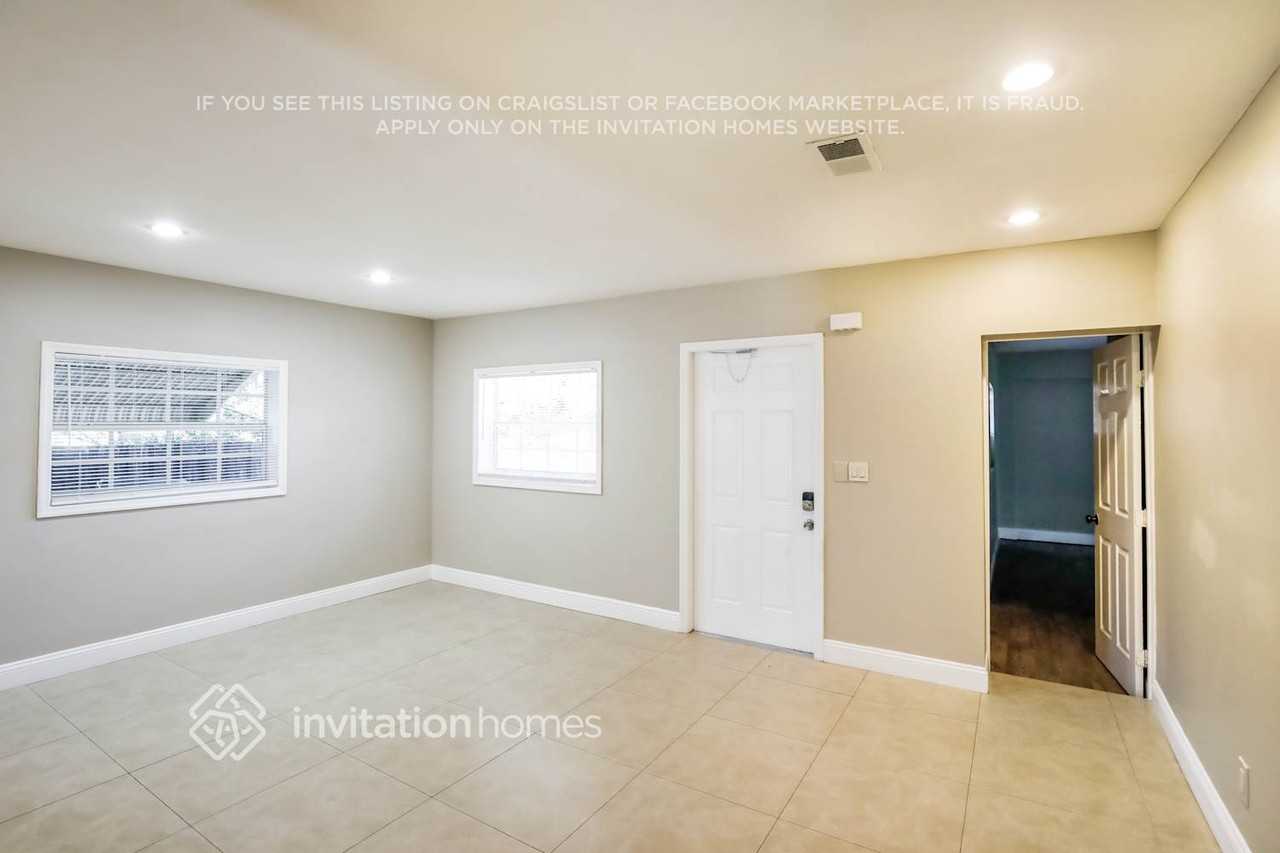 1616 Ne 36th St - Photo 3 of 17